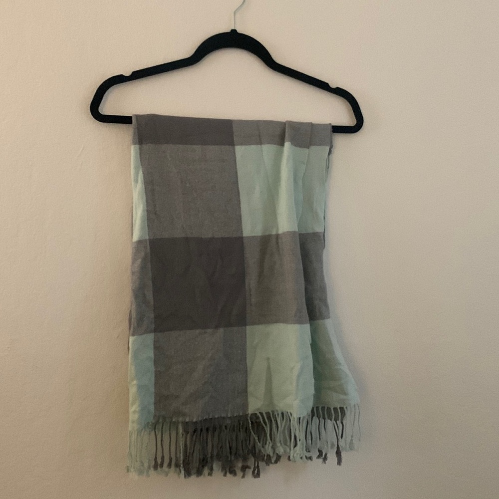 Gap Scarf with gray and mint checkered pattern